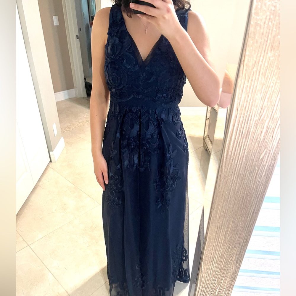 Bagdley mischka navy blue lace gown size 2
